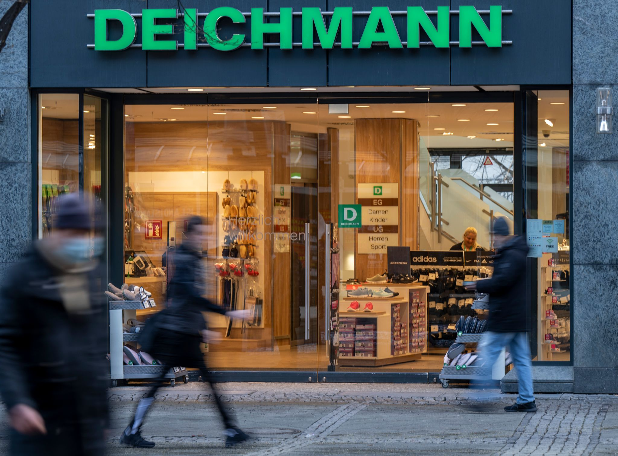 62 Prozent nehmen sie mit: Deichmann muss weiter Müllgebühren für Schuhkartons zahlen