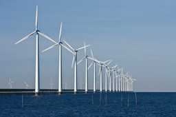 Wiatraki wypływają na pełne morze. Czeka nas boom na morskie farmy?