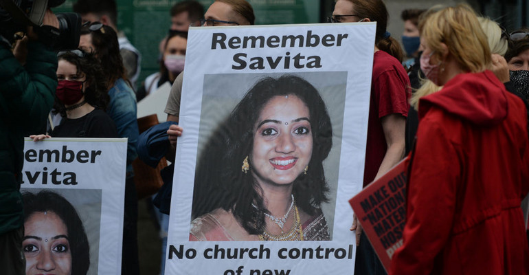 Savita Halappanavar zmarła w 2012 r. w szpitalu, po tym jak lekarze odmówili dokonania aborcji
