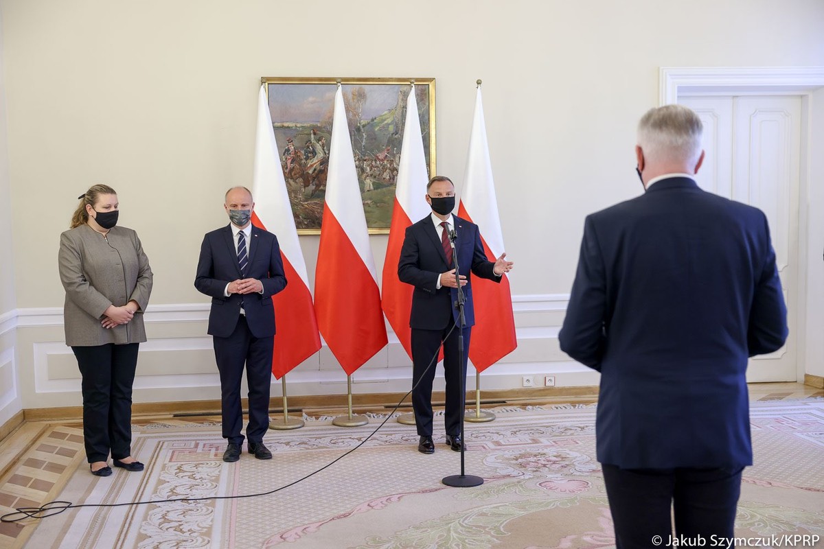 Duda wręczył Gowinowi dymisję. Odmówił spotkania w cztery oczy. - Polityka - Vimarsana News