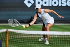 Iga Świątek tak dobrze na trawie jeszcze nie grała. Polka w ćwierćfinale