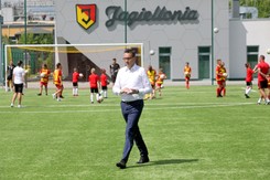 Morawiecki: Robimy to, by młodzi piłkarze grali w Białymstoku, a nie w Barcelonie