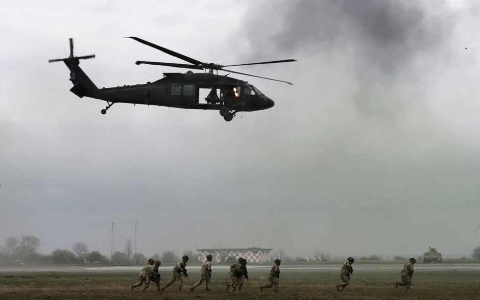 Ceremonija i vežbe tokom rotacije trupa u bazi "Mihail Kogalničanu" u Rumuniji 31. marta 2023.
