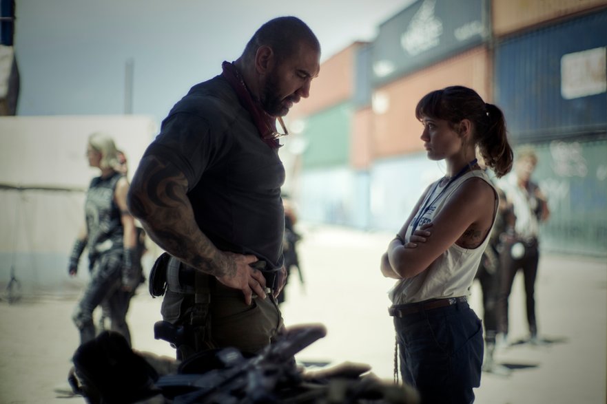 Dave Bautista i Ella Purnell w filmie "Armia umarłych"