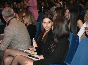 EKSPLICITNE FOTOGRAFIJE I PSOVKE: Čolina ćerka zapanjila sve!