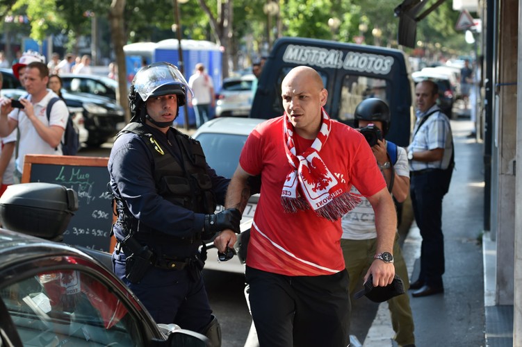Nie wszyscy polscy kibice potrafili się zachować. Przepychanki na ulicach i stadionie w Marsylii