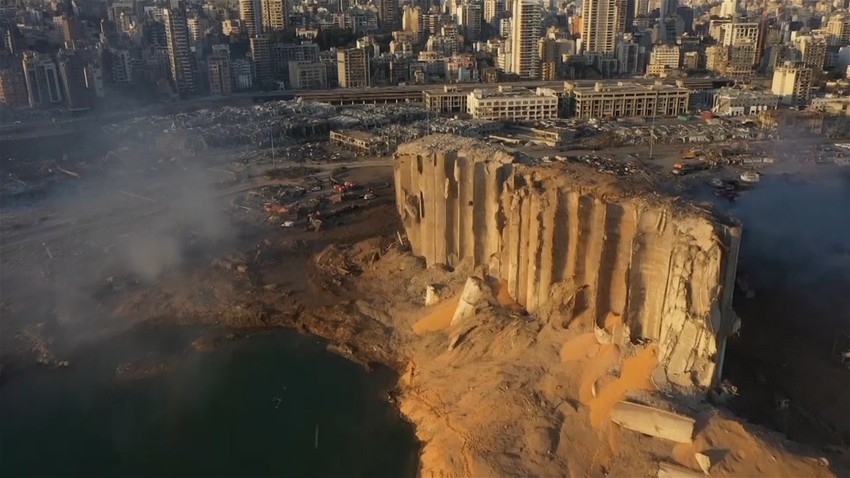 Eksplozija skladišta punog amonijum nitrata je sravnila sa zemljom luku u Bejrutu