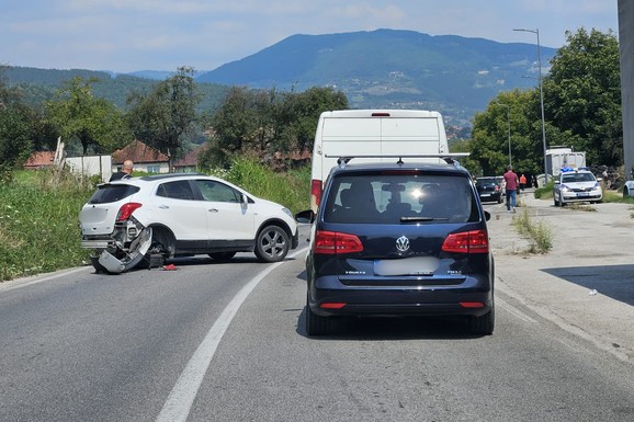 (FOTO) BEOGRAĐANIN OSTAO BEZ OBA TOČKA! Saobraćajna nesreća u Velikoj Župi: Pazite, ovo je RIZIČNA DEONICA na putu ka primorju (FOTO)