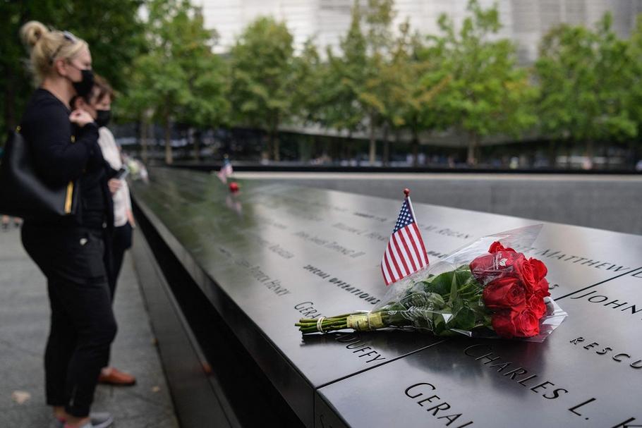 Obchodzimy 20. rocznicę zamachów na World Trade Center, które zapoczątkowały tzw. wojnę USA z terroryzmem. Na zdjęciu: upamiętnienie ofiar nowojorskich zamachów