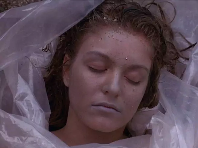 Laura Palmer, gdy znaleziono jej ciało / Zdjęcia z serialu &quot;Miasteczko Twin Peaks&quot;
