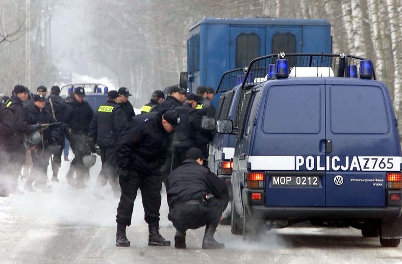 Pod domem w Magdalence zjawiło się mnóstwo policji