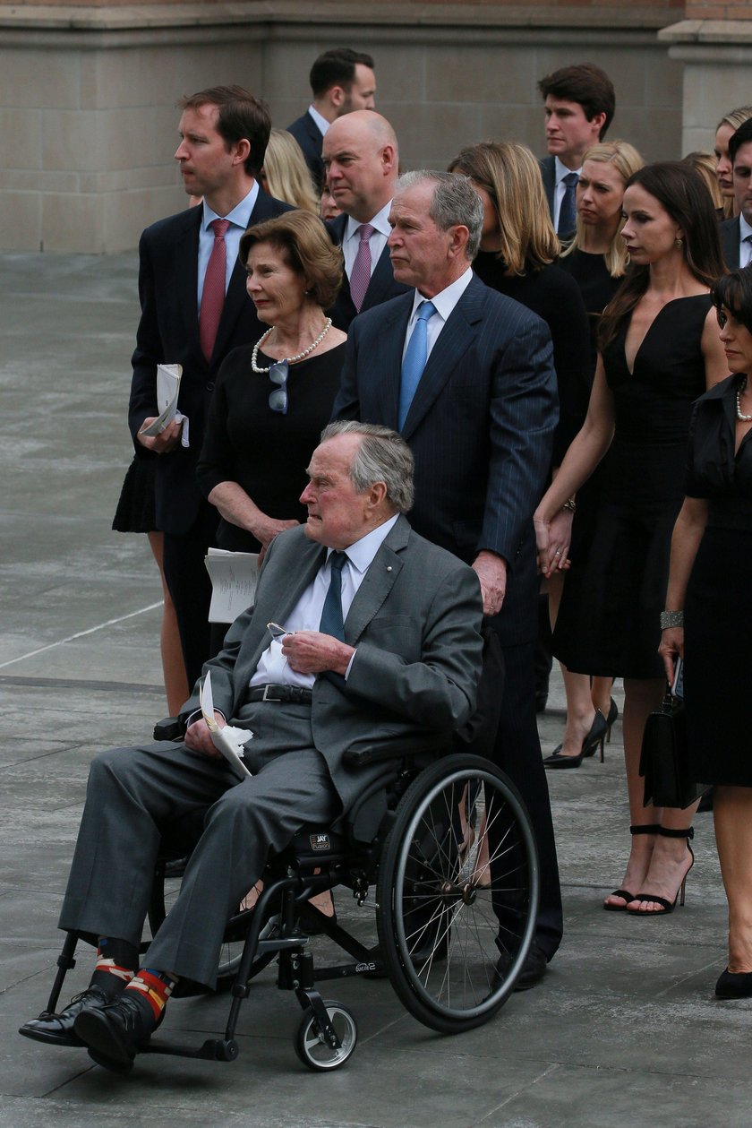 Prezydent George H.W. Bush podczas pogrzebu swojej żony