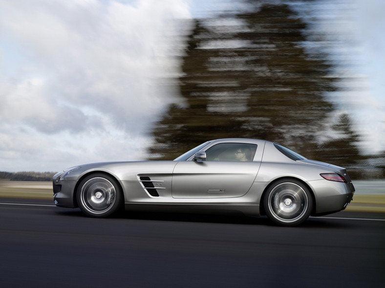 Mercedes SLS AMG w całej okazałaości