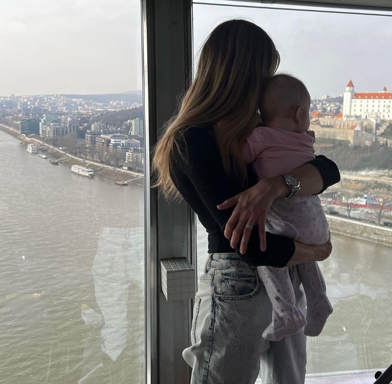 Slovenka Bronislava Gregušová má dcérku s Mariom Cimarrom.
