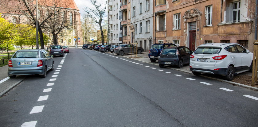 Mniej miejsc parkingowych na Karmelickiej