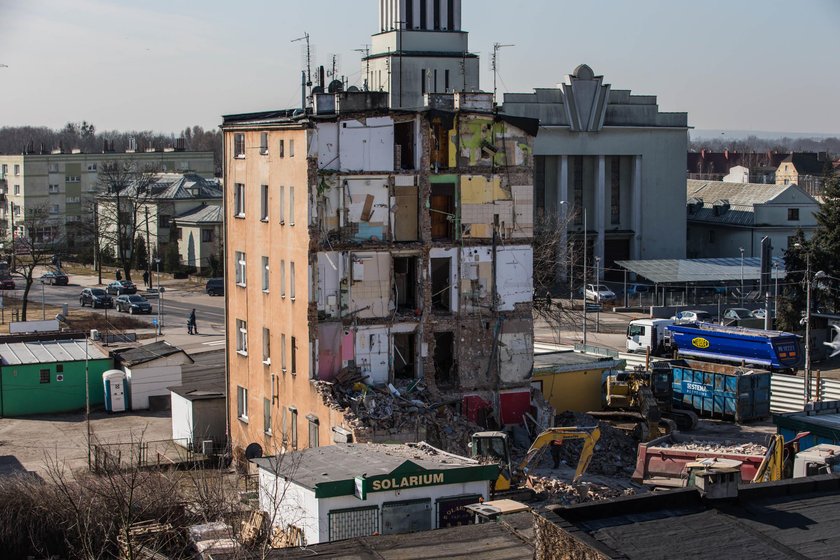 Oszust wykorzystał tragedię mieszkańców zawalonej kamienicy i skorzystał z darmowego noclegu