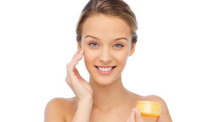 Kozmetikai tanácsok
azoknak, akik nyáron szívesen elhagynák az elkenődő festékek használatát /Fotó: Shutterstock