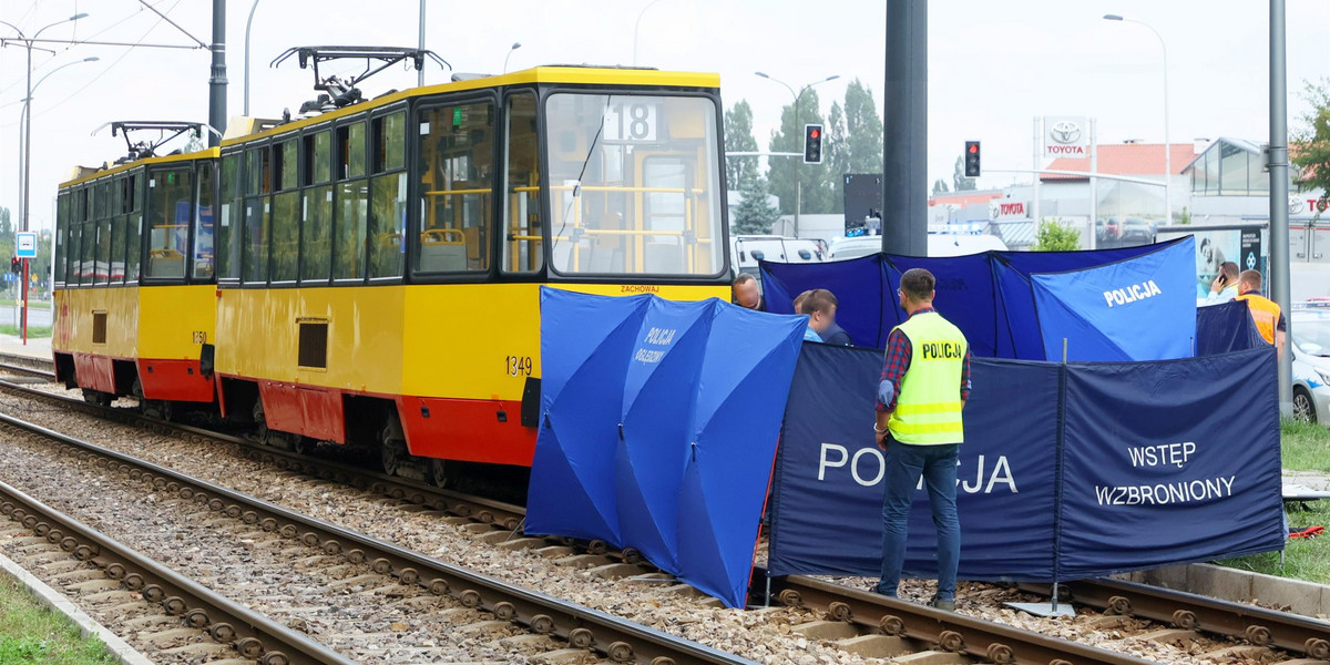 Śmiertelny wypadek w pobliżu przystanku tramwajowego w Warszawie. 