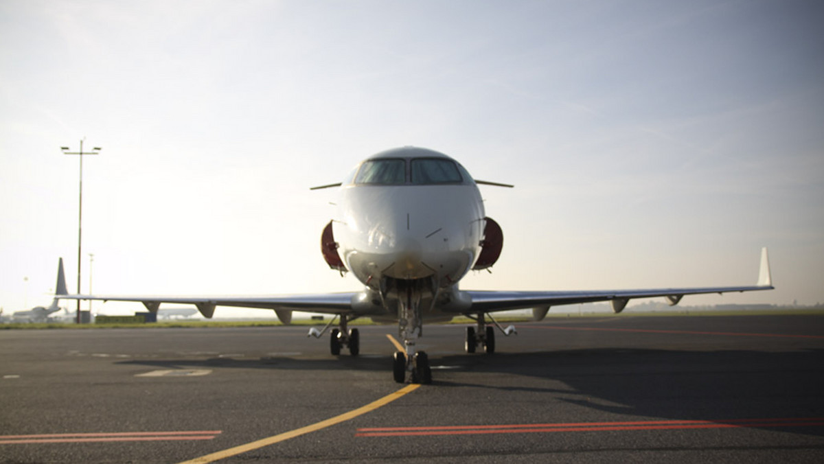 Polski samolot litewskich linii Small Planet Airlines, lecący z Warszawy do Hurghady w Egipcie, wylądował awaryjnie w Burgas - poinformowała telewizja Nowa. Powodem było powiadomienie przez jednego z pasażerów o posiadaniu ładunku wybuchowego. Do akcji po wylądowaniu wkroczyli antyterroryści, którzy nie znaleźli żadnej bomby.