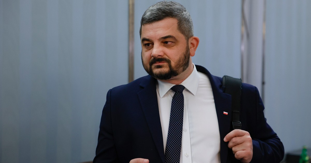 Był jednym z najbliższych ludzi Kaczyńskiego. Teraz jest na wylocie z PiS