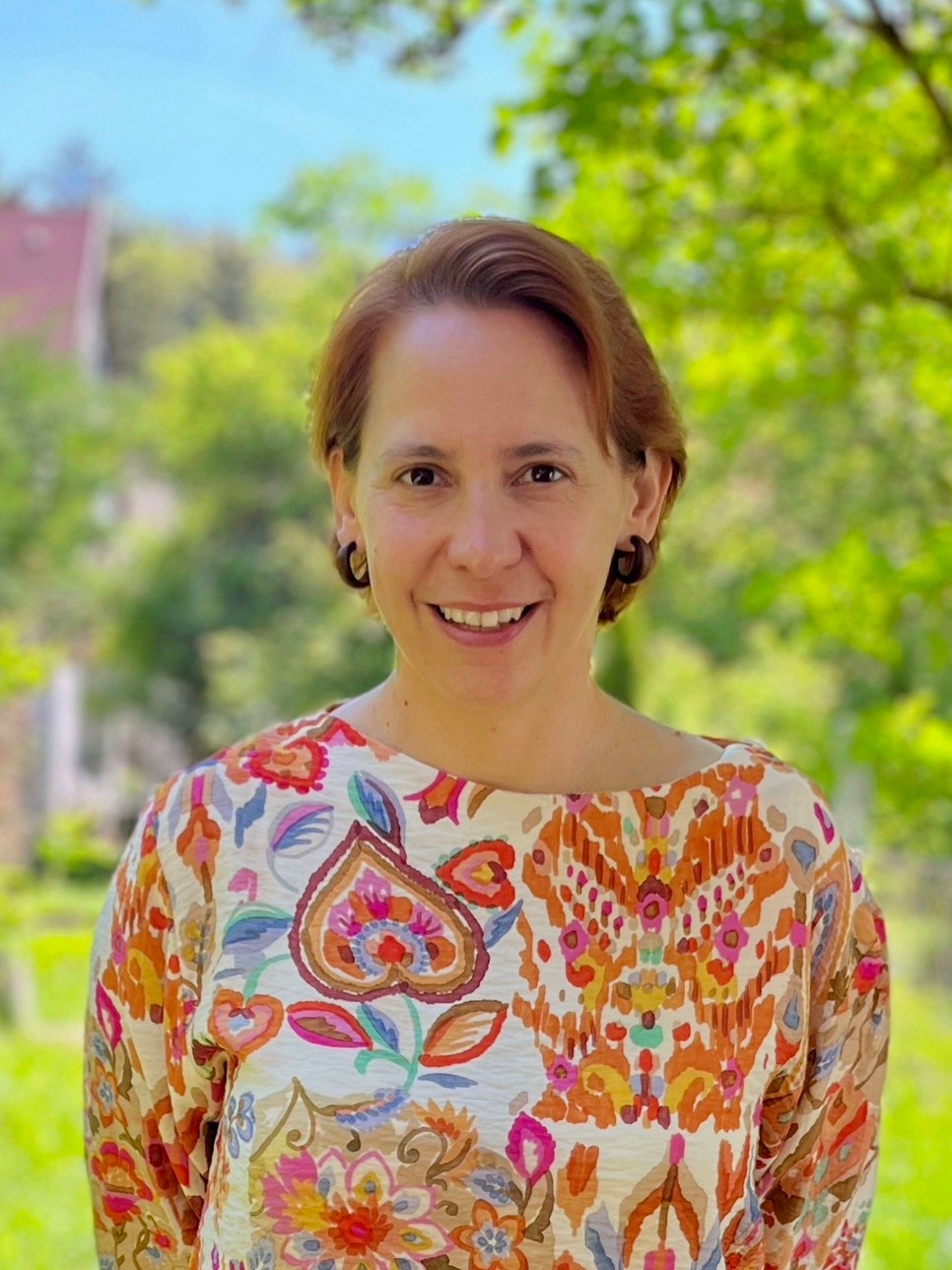 Reményiné Csekeő Borbála akárcsak a Kék Vonal minden munkatársa és önkéntese azért dolgozik, hogy a gyerekek valódi odafigyelést, elfogadást és a bajban segítséget kapjanak