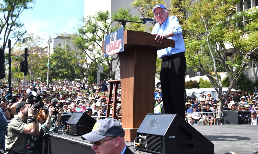 Berni Sanders na skupu u Los Anđelesu