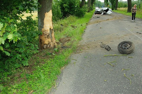 Kolejna tragedia na drodze - zginęli 18 - i 20 - latek