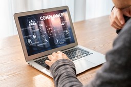 nadmiar regulacji uderza w e-commerce. witold chomiczewski: koszty compliance rosną o miliony