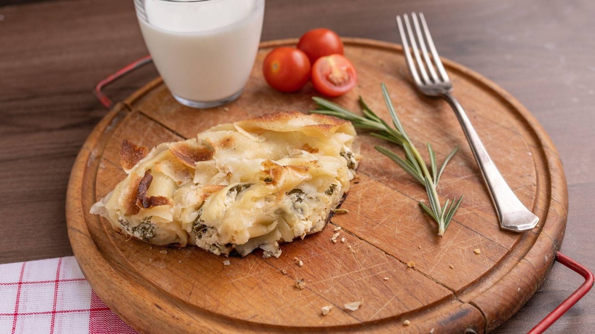 Probala sam najbolji burek ikada i saznala recept za njega - zbog jednog sastojka je čisto savršenstvo