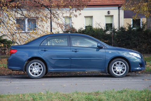 Fiat Linea, Toyota Corolla, Nissan Tiida - Nowi wśród sedanów