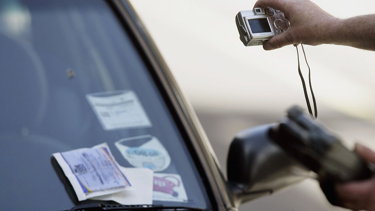 O mașină cu numere românești a strâns amenzi de peste 10.000 de euro și ar putea fi scoasă la licitație, în Austria: „Fiecare zi costă între 30 și 40 de euro”