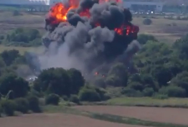 Katastrofa myśliwca podczas Shoreham Airshow. Maszyna spadła na autostradę, są ofiary. WIDEO