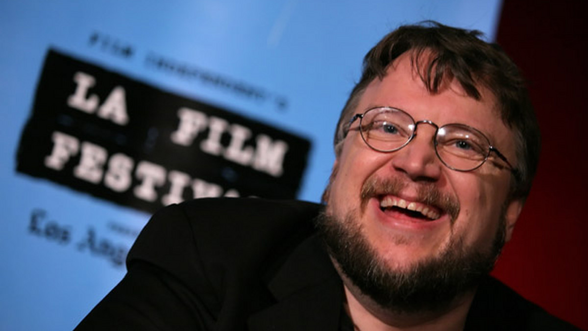 Guillermo del Toro z wielkim bólem oświadczył, że nie jest w stanie podjąć się reżyserii filmu "The Hobbit"