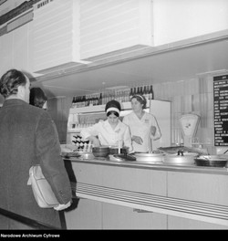 QUIZ. Kaczy żer, meduza i kukułki...To się jadło w PRL