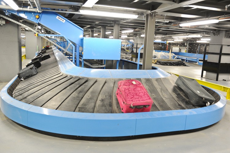 <br><br><b>Na zdjęciu: </b>Pas transmisyjny w hali odbioru bagażu w zmodernizowanej części Terminalu T1 na Lotnisku Chopina w Warszawie<br><br>fot. (ukit/mgo) PAP/Marcin Obara