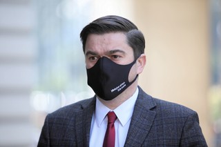 Andrusiewicz: Wprowadzenie odstępu między dawkami jest bezpieczne dla pacjentów