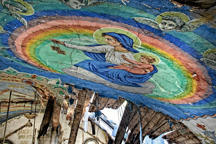 Sosnowiec. Opuszczona kaplica w dzielnicy Milowice wykorzystywana przez lata jako magazyn sklepu