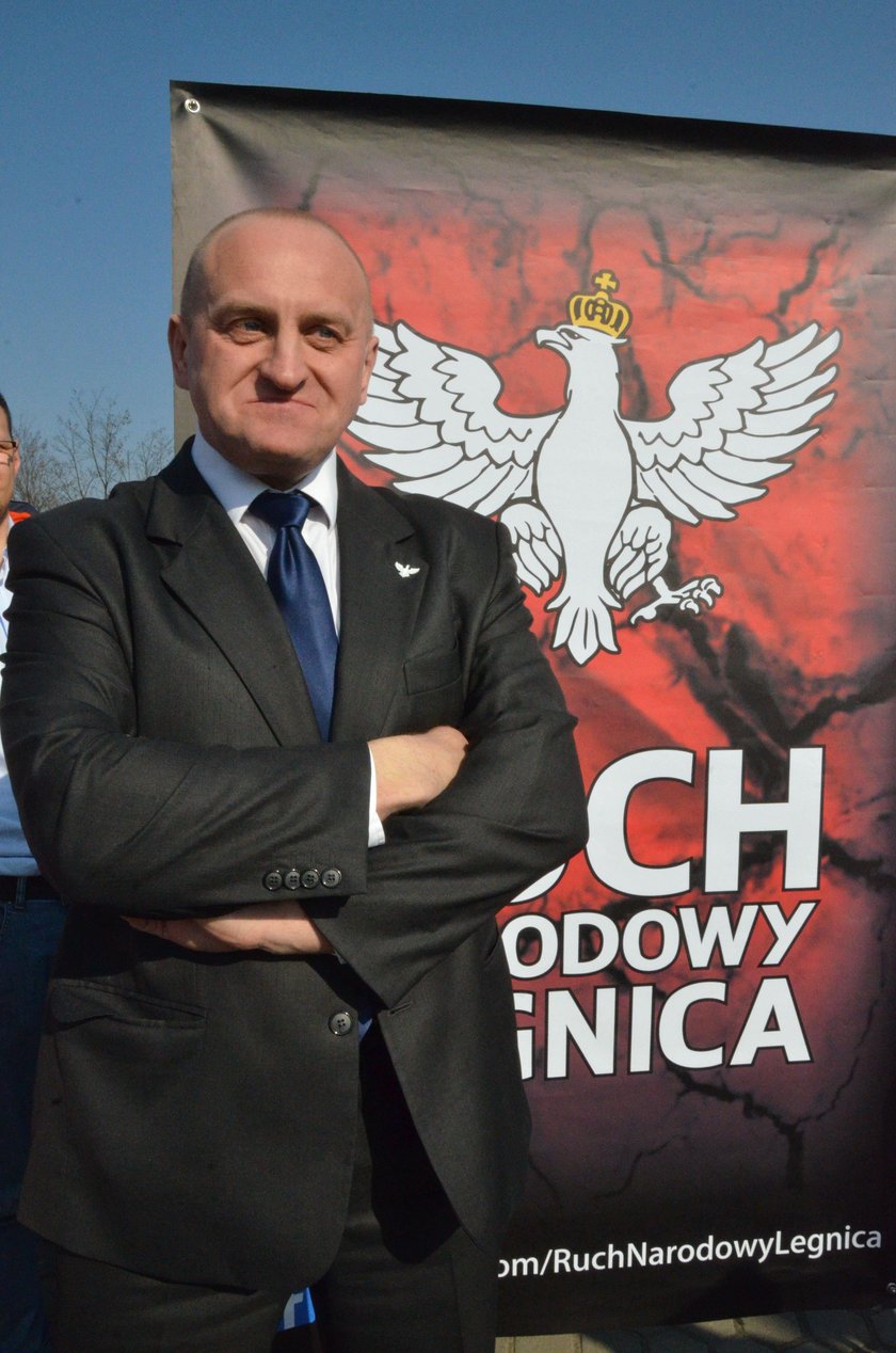 Kowalski z Ruchu Narodowego popłakał się na wizji przez Macierewicz