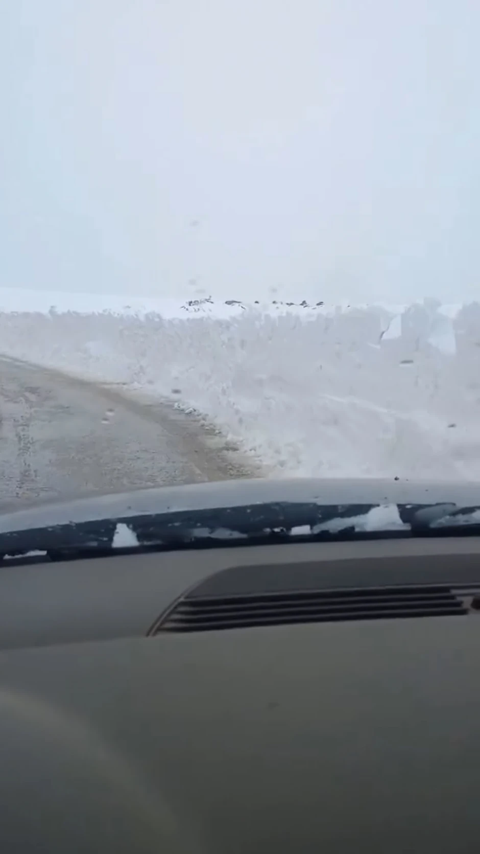 Sneg preko metar zatrpao selo Polom pod Rajcem