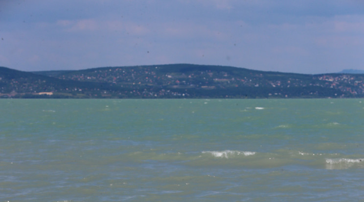 Nehezen fogunk tudni Balatonboglárnál csobbani/ Fotó: RAS-archív