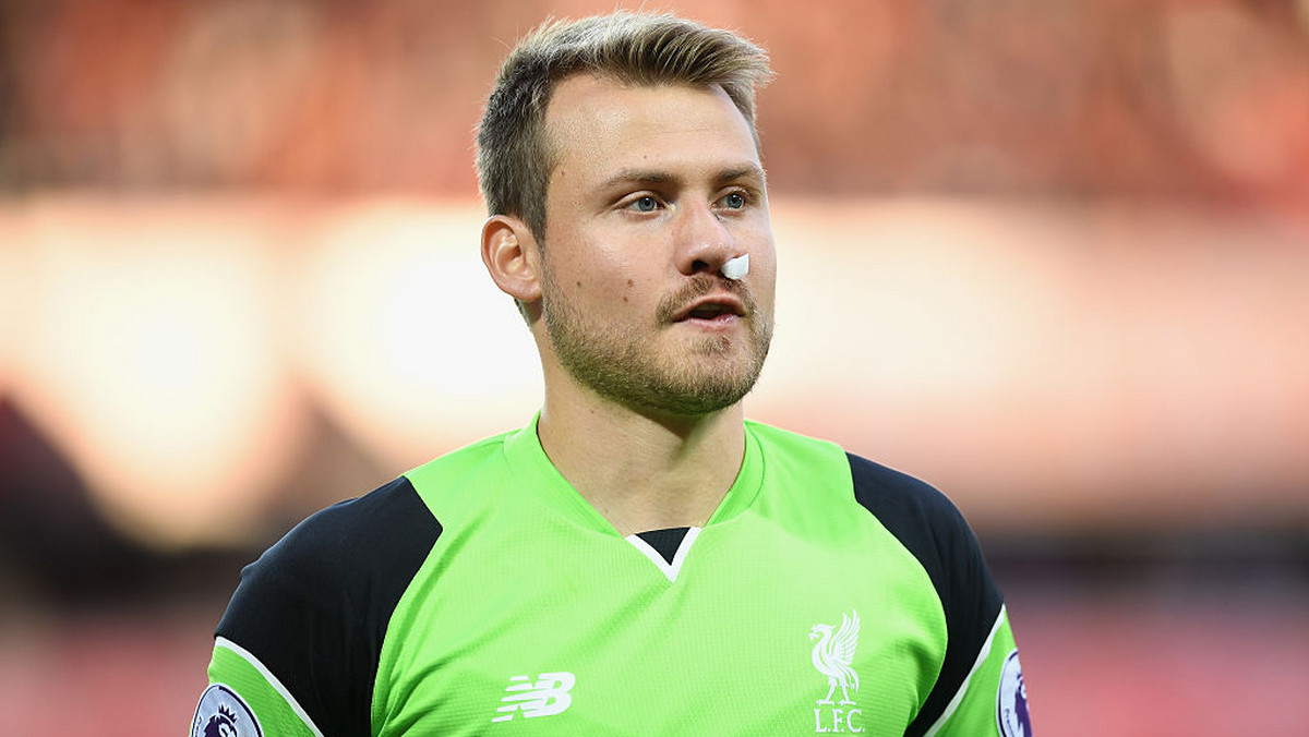 Angielska Premier League słynie z bardzo ostrej walki i brak taryfy ulgowej nawet dla bramkarzy. Przekonał się o tym golkiper FC Liverpool Simon Mignolet, który po meczu z Leicester City wyglądał niczym bokser. Na swoim profilu zamieścił fotografię, na której porównuje się nawet do bohatera filmu "Rocky" Ivana Drago.