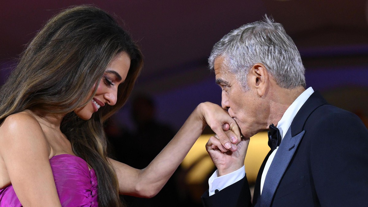 Poljubac u ruku može biti seksualni napad, utvrdio sud u Španiji