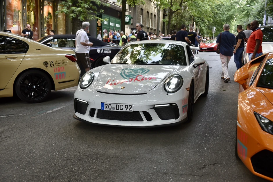 Vozače je masa dočekala kao rok - zvezde