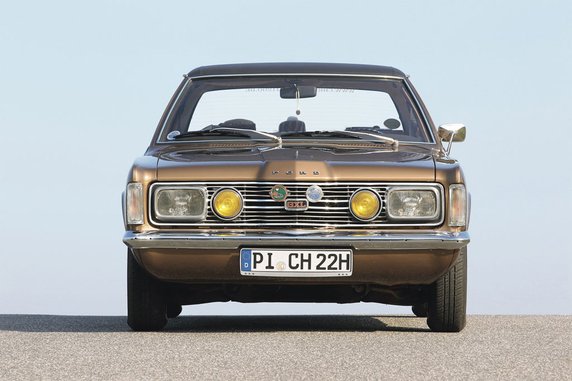 Ford Taunus - wyzywa rywali na pojedynek