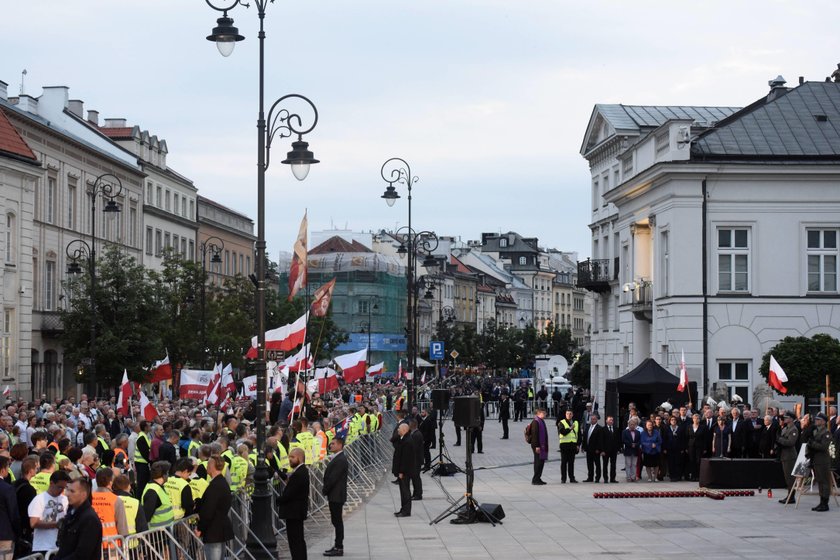 Prawie pół miliona za miesięcznicę smoleńską!