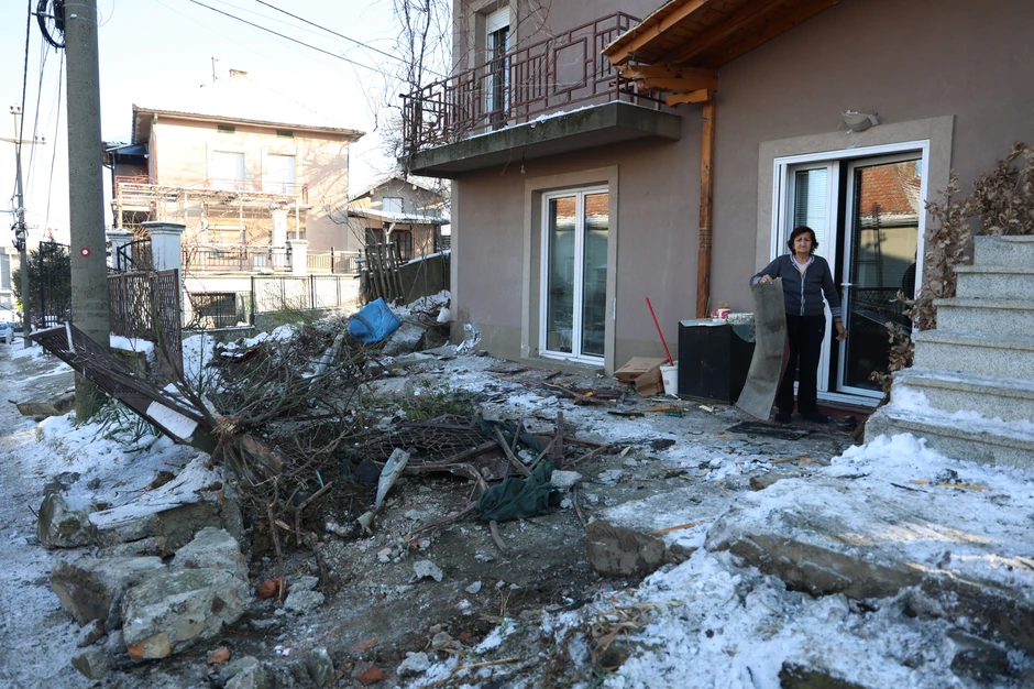 Dvorište kuće u koje je uleteo autobus 