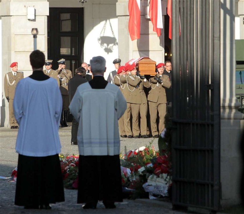 Maria Kaczyńska, śmierć, przylot, trumna, ceremonia, wystawienie, katastrofa, samolot, Smoleńsk