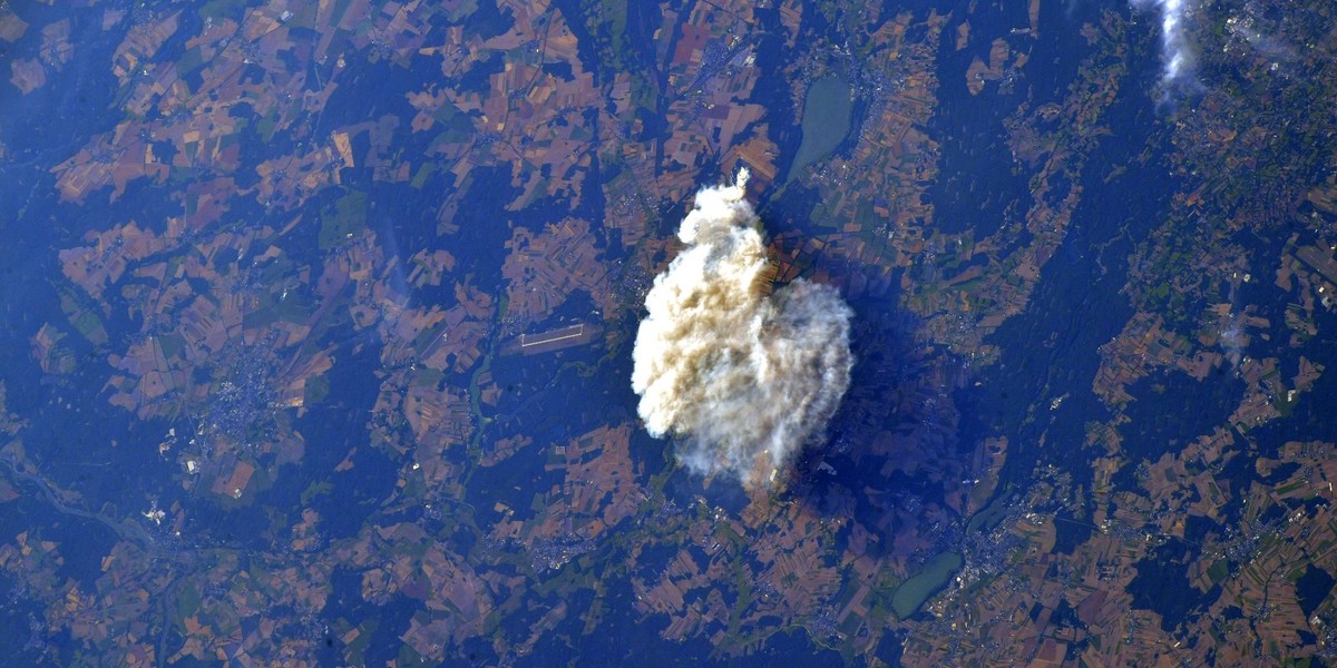 Pożar w Nowej Wsi Zbąskiej widziany z kosmosu.