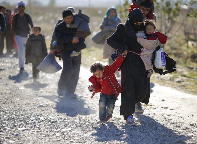 Uchodźcy przemierzający Macedonię