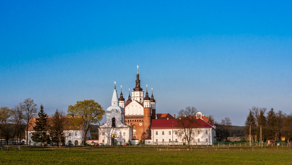 W męskim monasterze w Supraślu k. Białegostoku zakończyły się dziś dwudniowe warsztaty cerkiewnego dzwonienia. Młodzi adepci tej sztuki słuchali wykładów i praktykowali na XVIII-wiecznej dzwonnicy znajdującej się w bramie tego klasztoru.